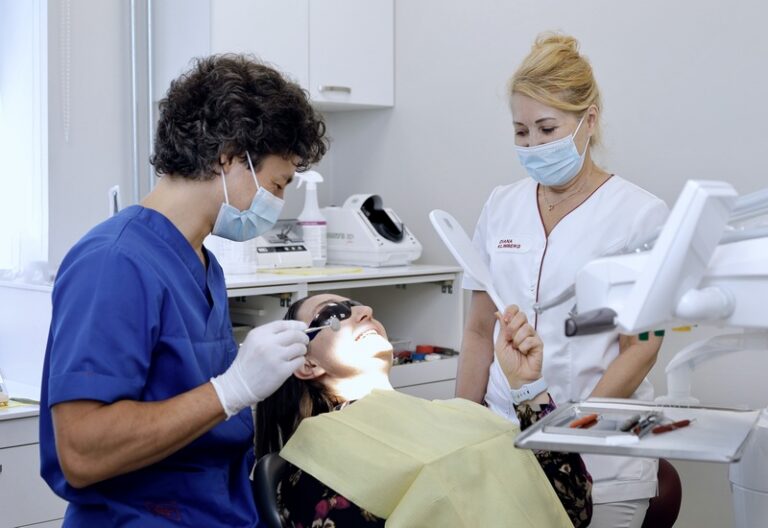 Tallinna Hambakliinik töötab pühade ajal. Hambaravi. Esmaabi vastuvõtt.